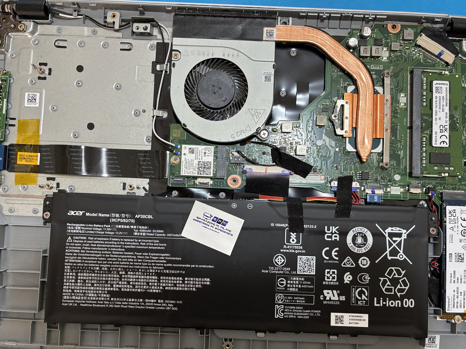 Interno Acer Aspire 3 A315-58 con ventola DC28000 sul dissipatore a heat pipe in rame, laboratorio Milano