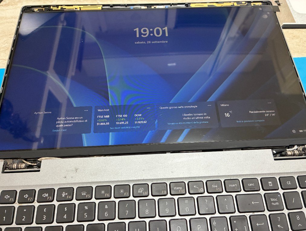 Nuovo pannello LCD originale acceso su Dell 15 pollici a Bresso, lock Windows sabato 26 settembre