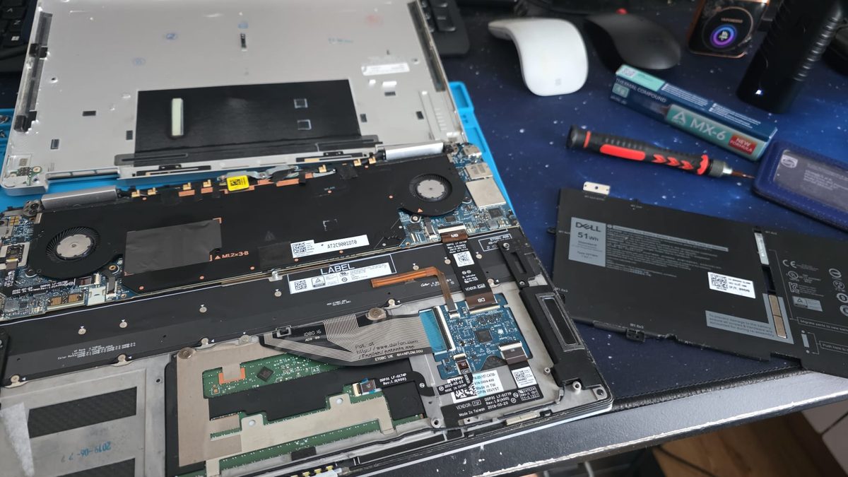 Pulizia ventole e ripasta termica con Arctic MX-6 su Dell XPS 13 - laboratorio Bicocca Viale Sarca