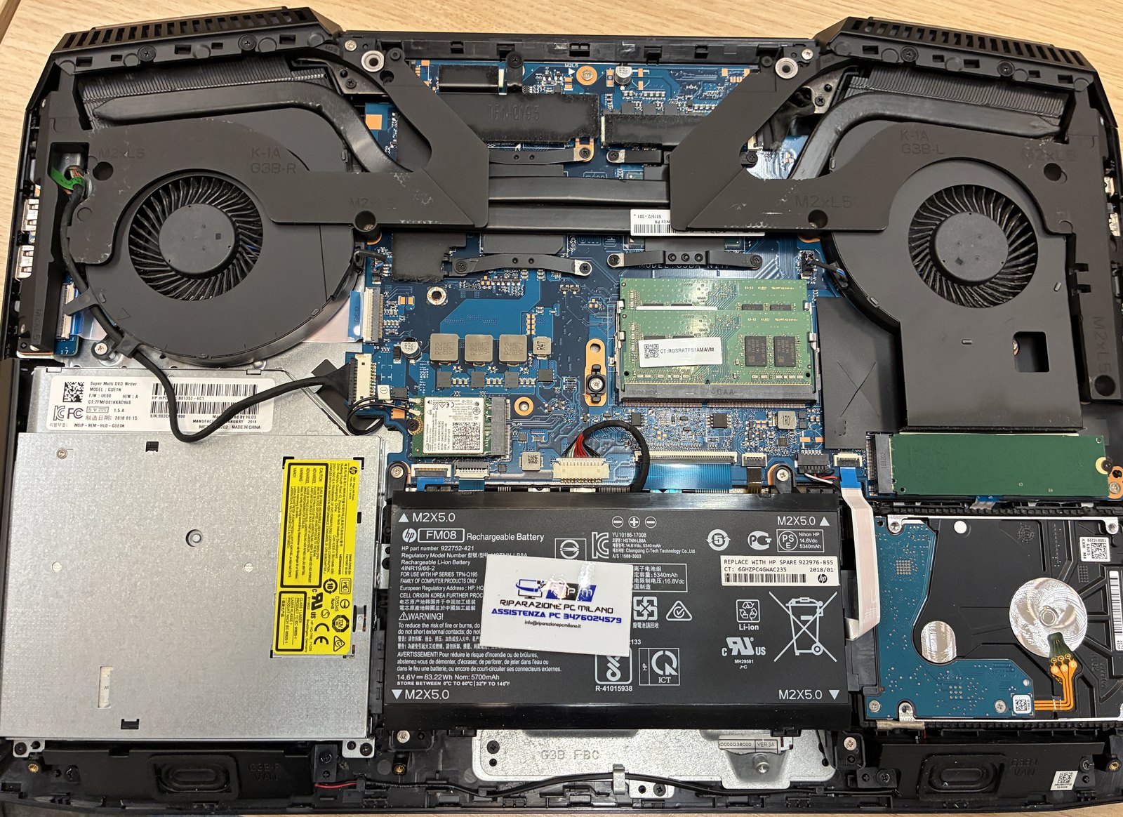 HP Omen 15 dopo pulizia ventole, dissipatore rimontato dopo intervento termico, laboratorio Bicocca