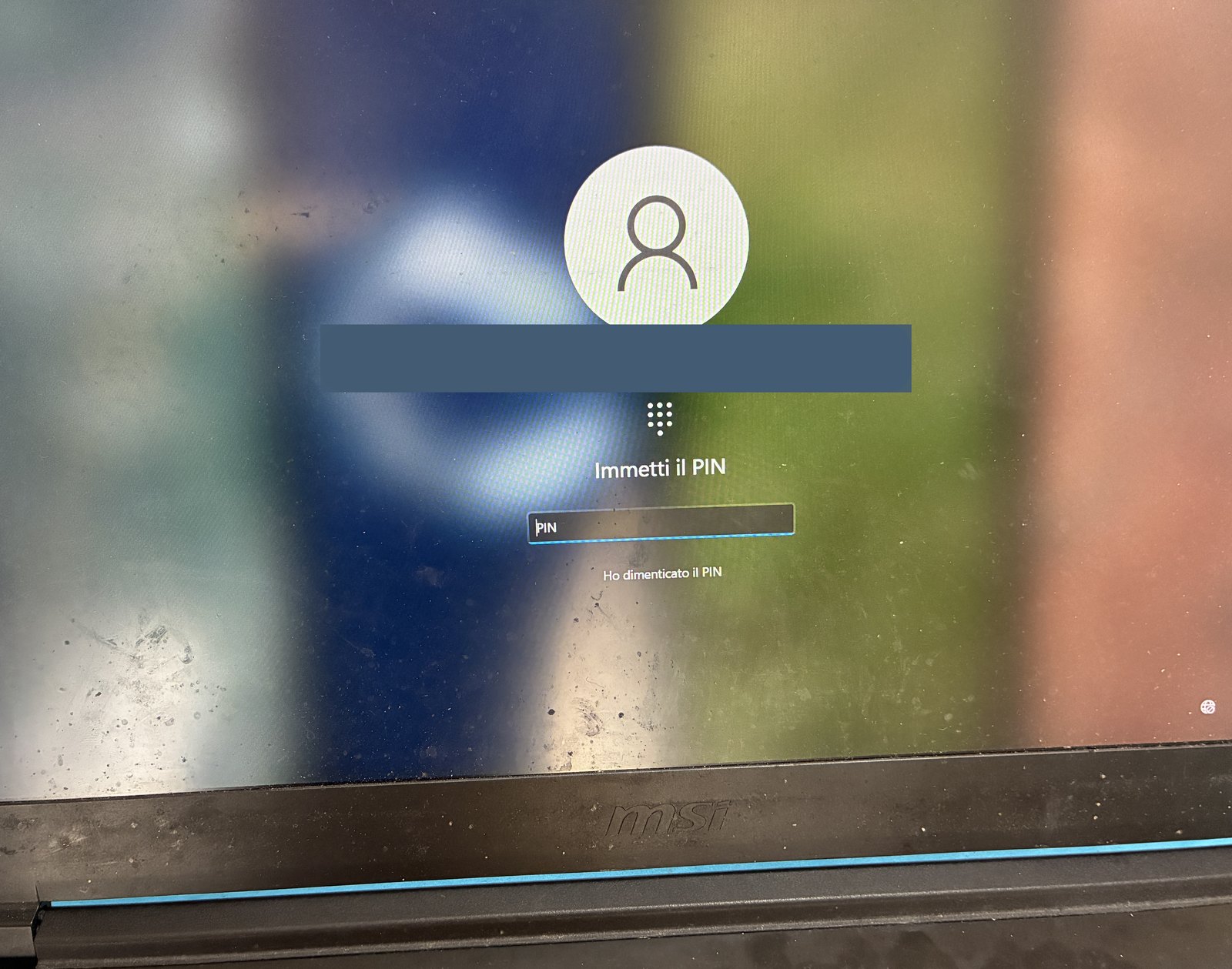 Test Windows: schermata PIN su notebook MSI dopo pulizia ventole, nome account oscurato