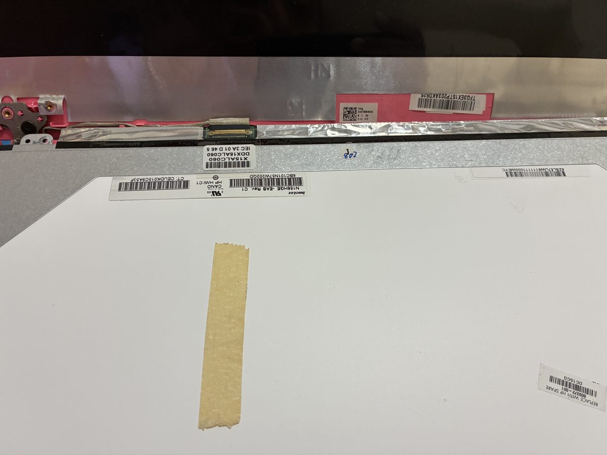 Pannello LCD Innolux N156HGE-EAB con cavo eDP collegato su HP Pavilion ricambio 809372-001 Milano