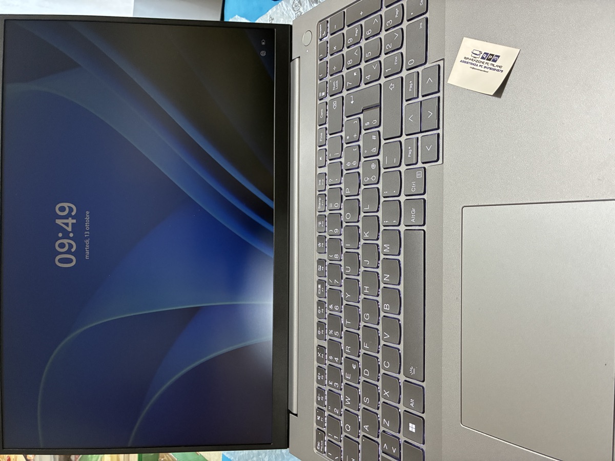 Sostituzione LCD Lenovo IdeaPad 15.6 a Milano - schermo nuovo funzionante