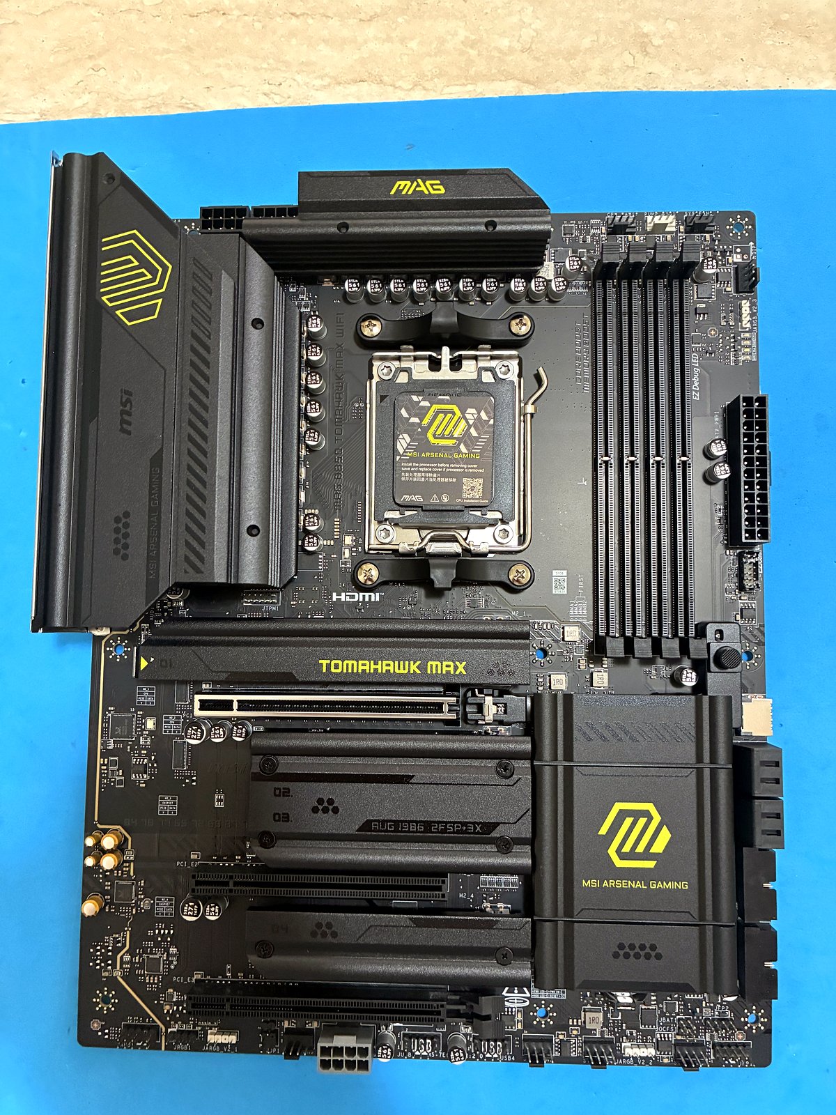 Scheda madre MSI MAG B650 Tomahawk MAX WiFi socket AM5 per upgrade da Intel i9 10a generazione a Milano