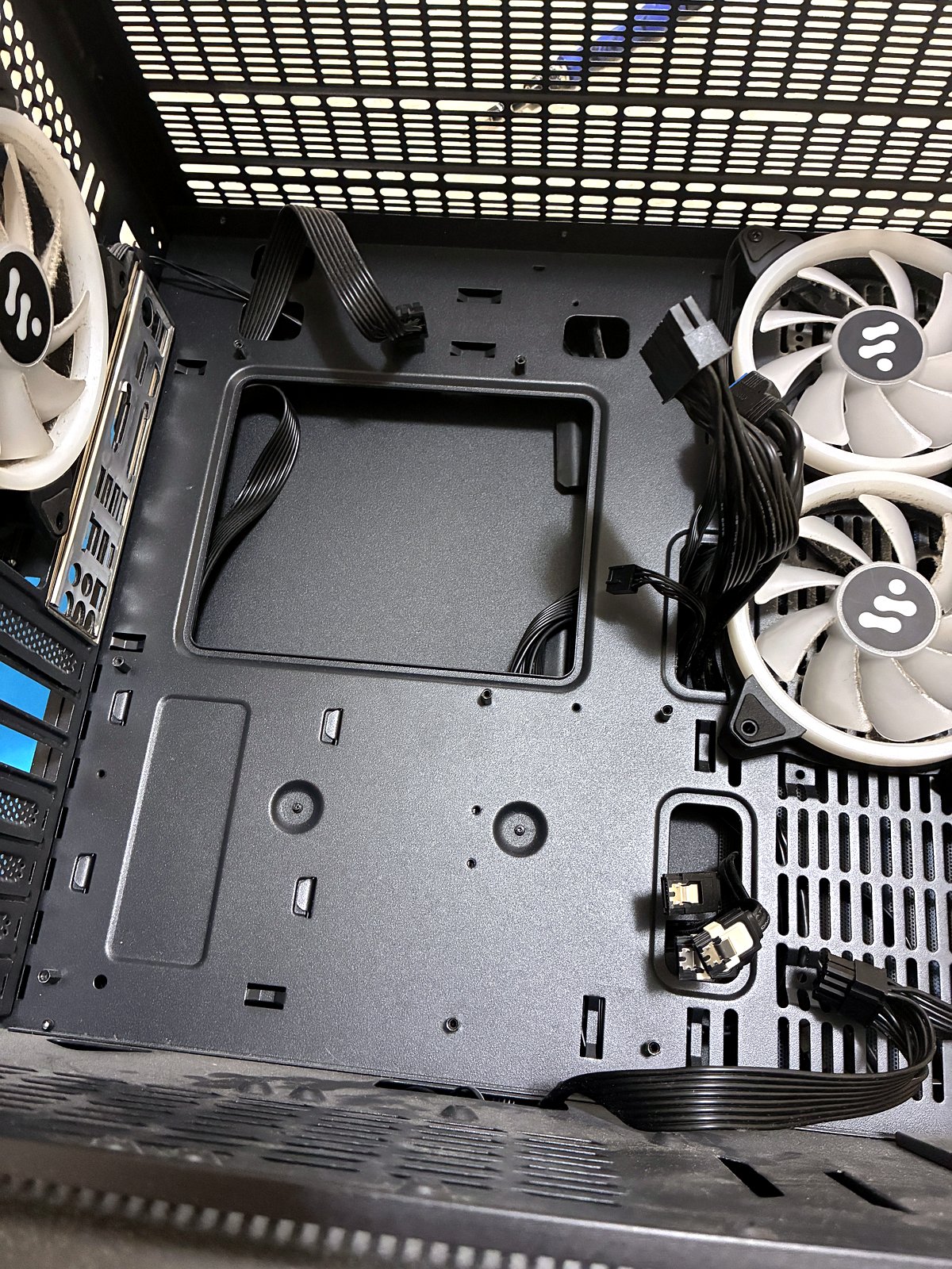 Preparazione del case e cable management durante l'upgrade PC a Via Rucellai Milano